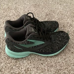 Brooks launch 4 running sneakers